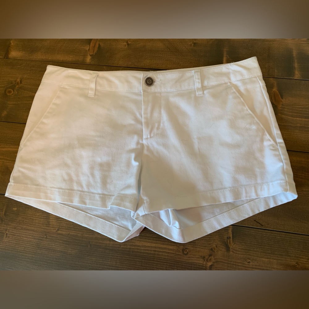 3/$20 Volcom white denim shorts Juniors Size 5